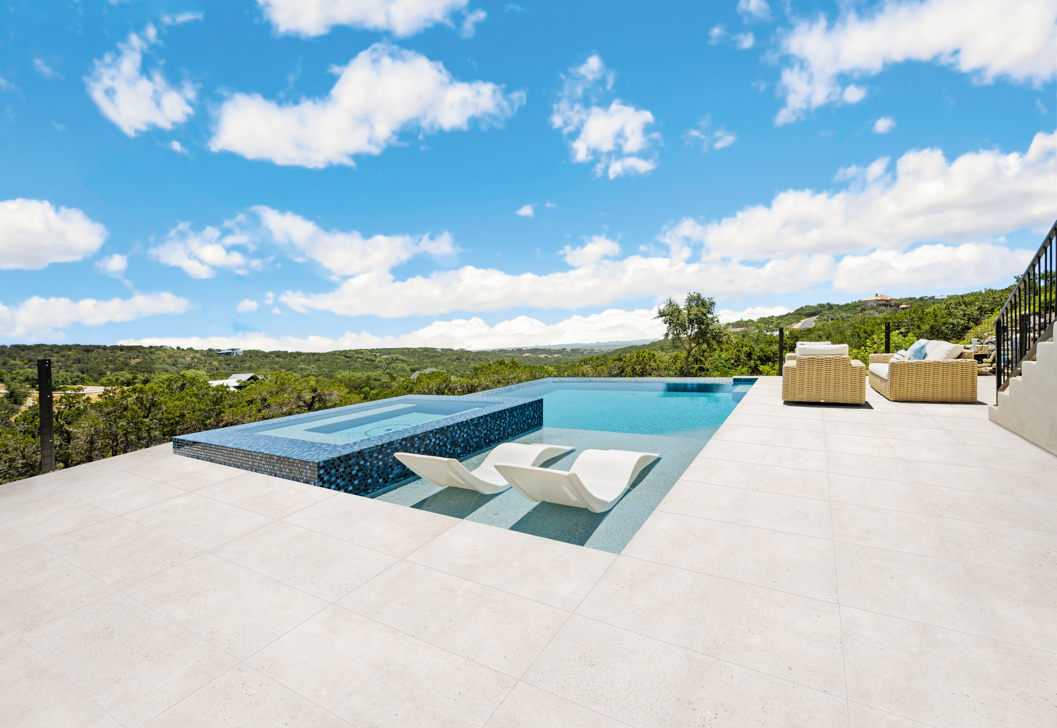 AREA 51 OUTDOOR PORCELAIN application photo 1