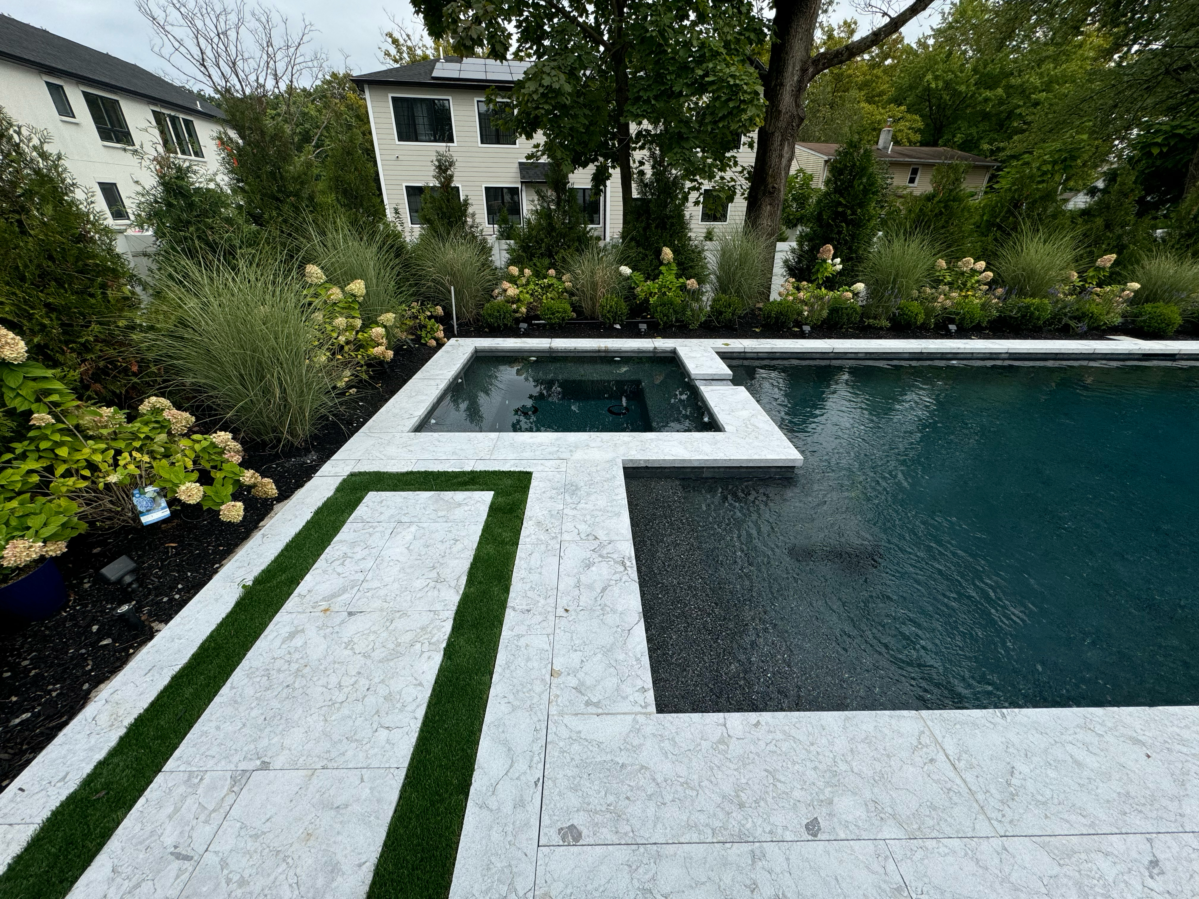 DEEP BLUE® COPING & TREADS application photo 4