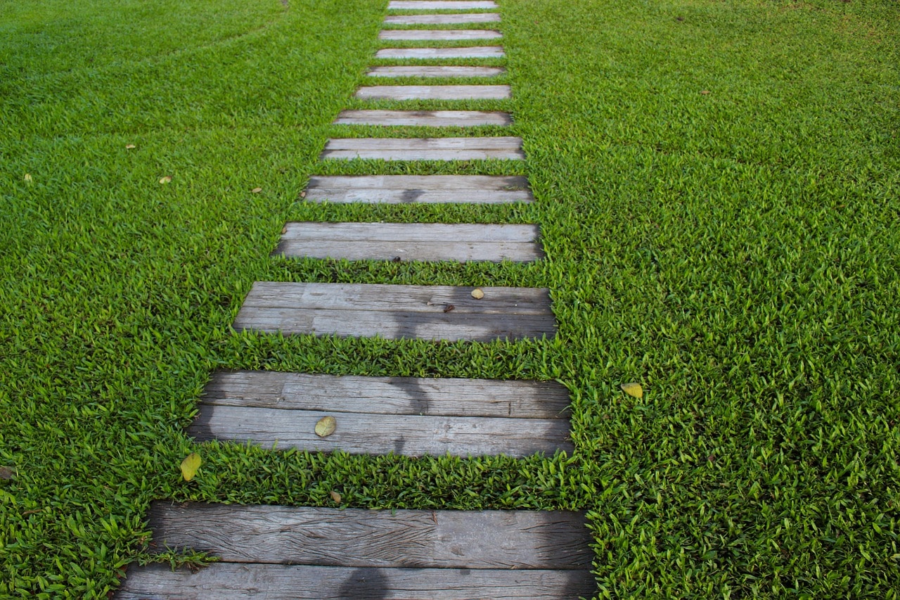 Tips for Laying Flagstone on a Walkway EML Services
