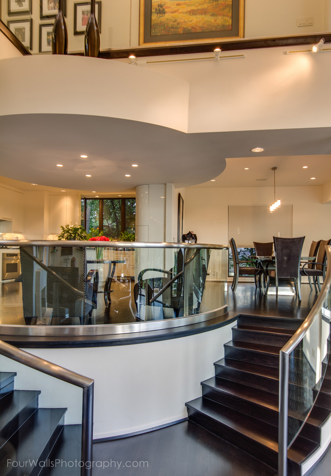 Richie from living room to kitchen