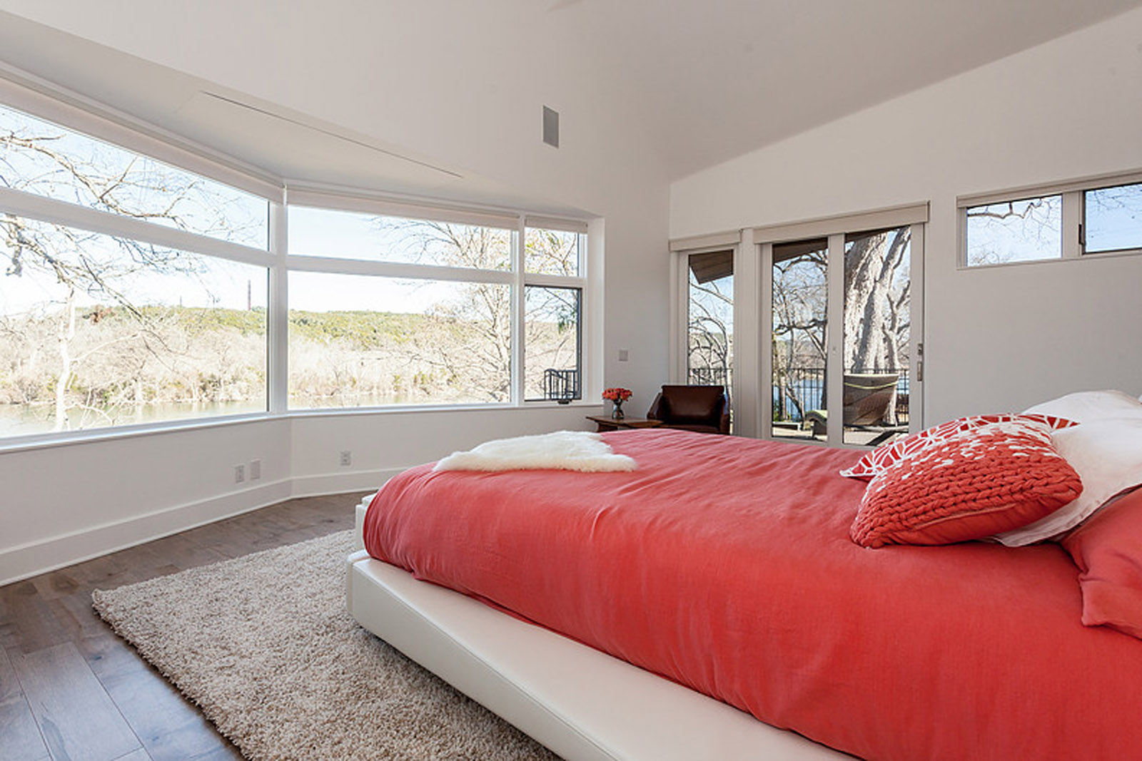 12 Master bedroom to exterior door