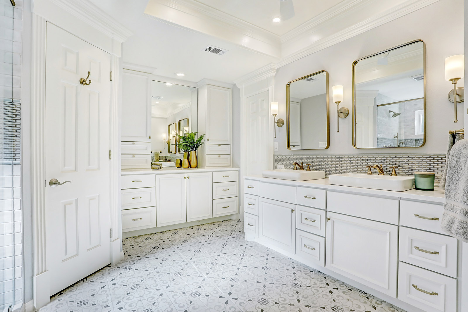 Master Bath - cabinets