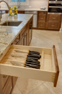 18 Kitchen knife drawer